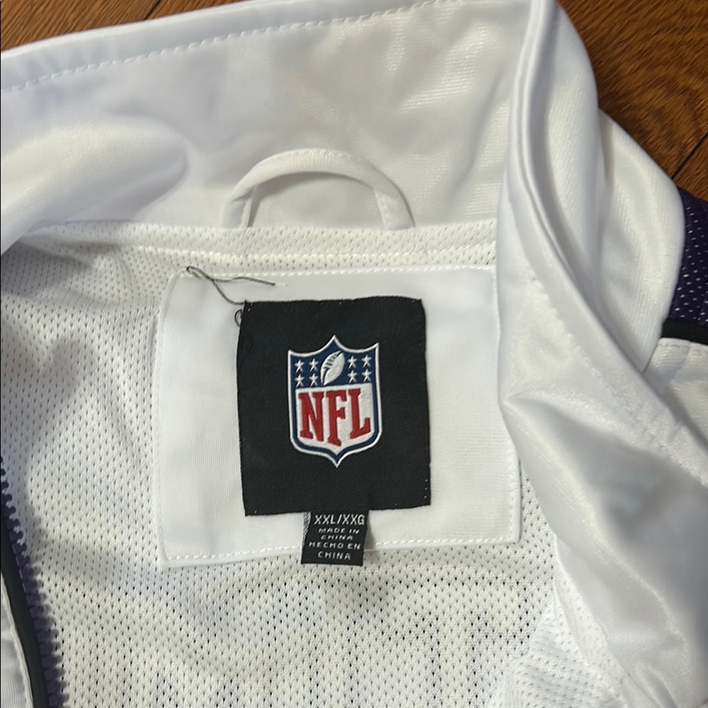 NFL White Jacket with Team Logo - Picture 2 of 4